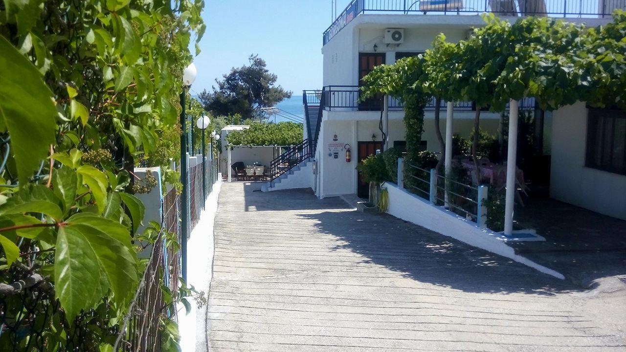 Gorgona Rooms Aliki  Exterior photo
